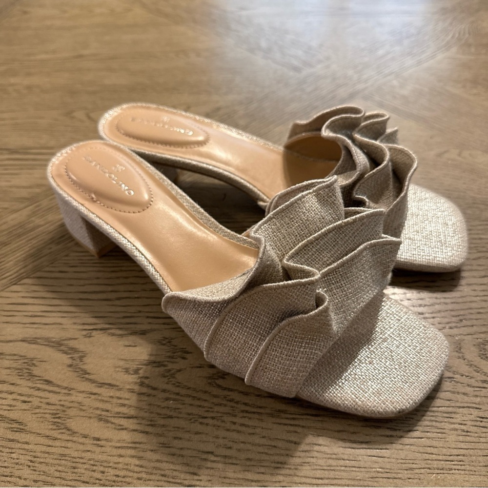 Women's Bandolino Rista Sandal Size 9.5M Beige with Ruffles